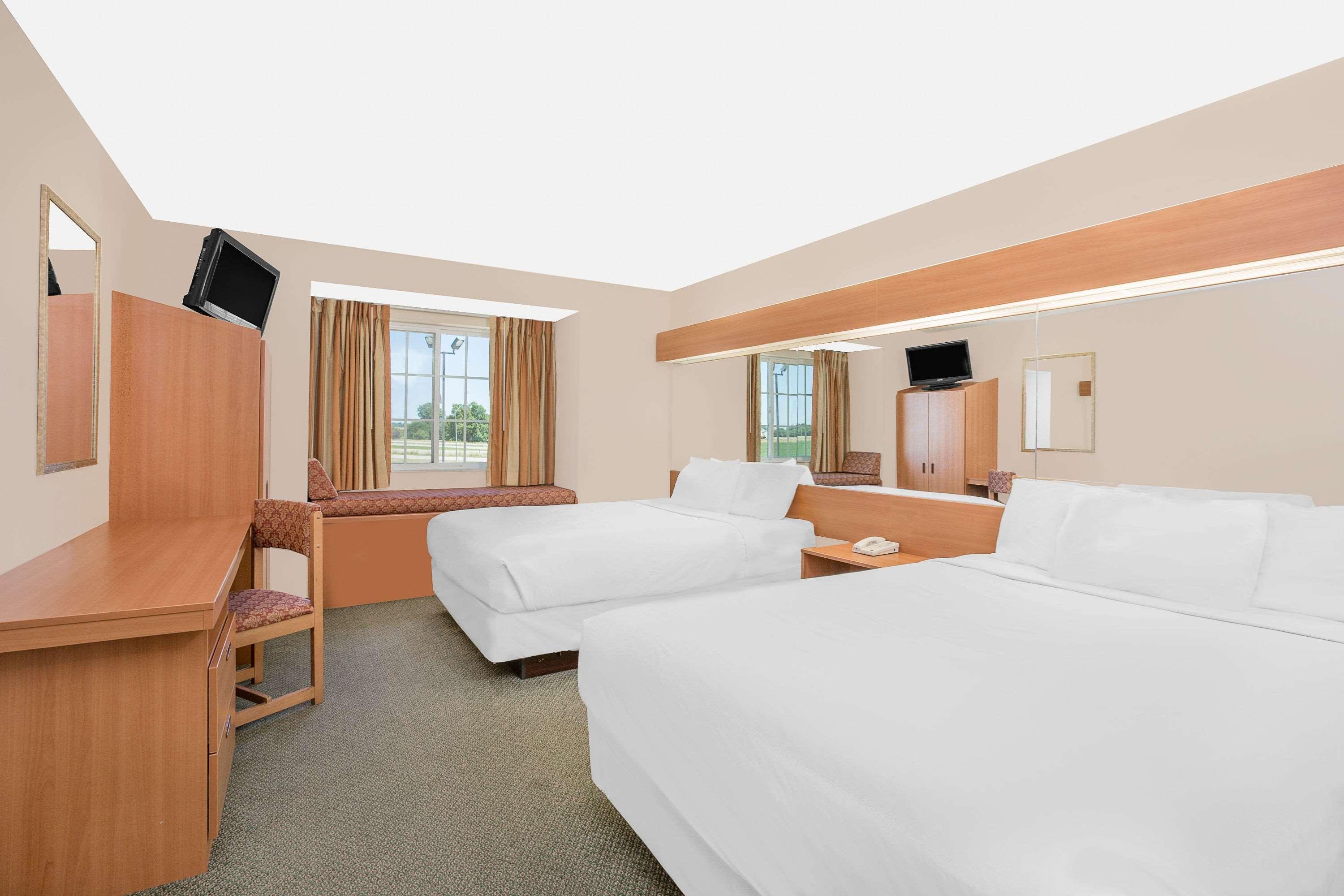 Microtel Inn & Suites By Wyndham Colfax Esterno foto
