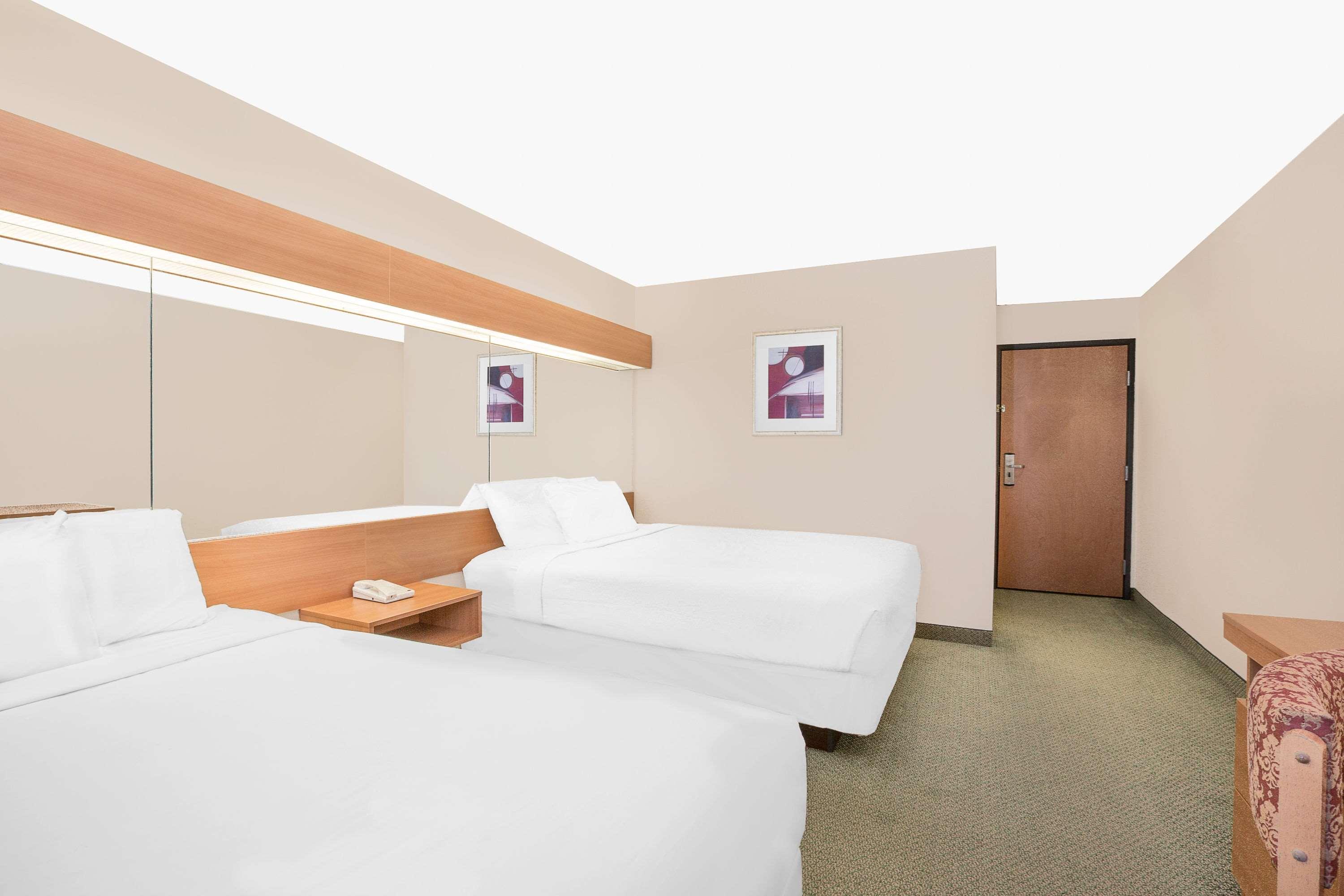 Microtel Inn & Suites By Wyndham Colfax Esterno foto